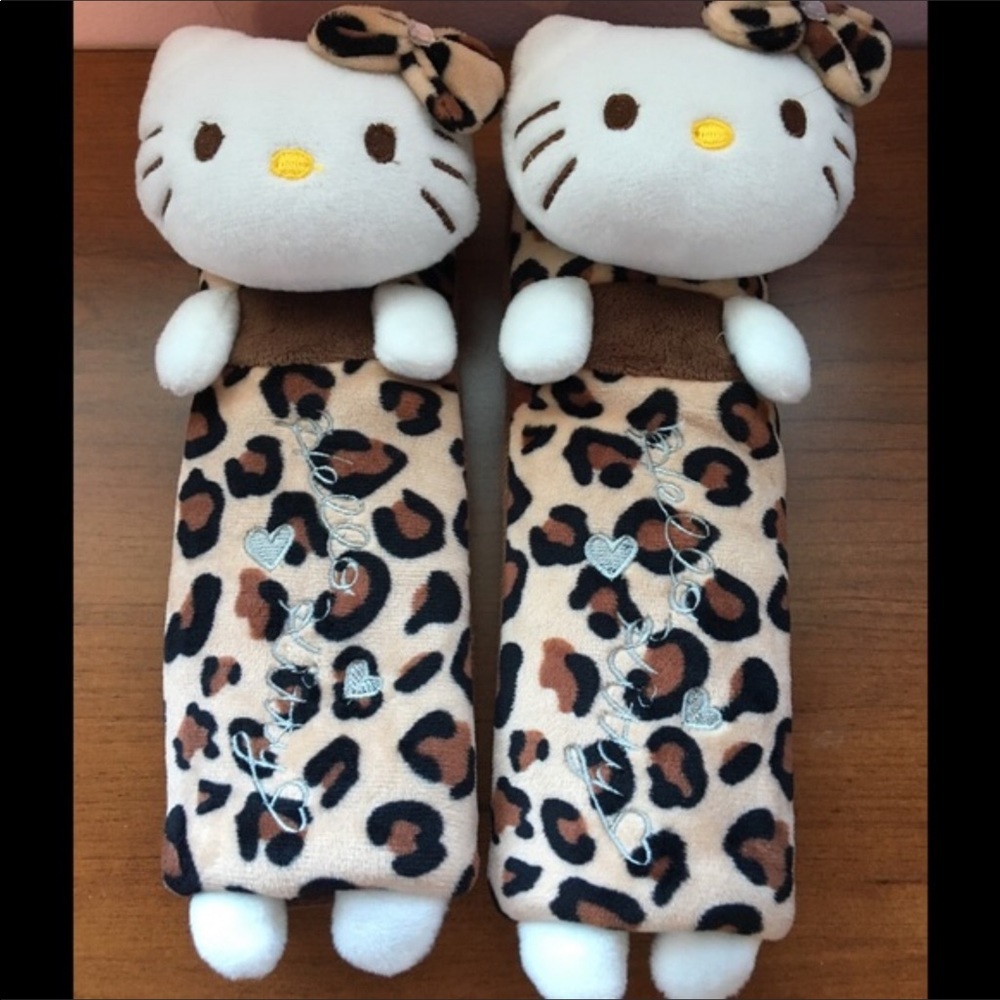 Hello kitty leopard car seat belts.